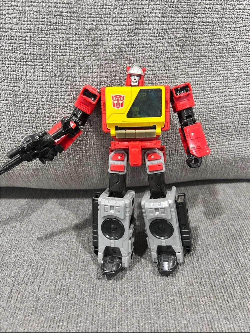 Hasbro Transformers Studio Series 86 Autobot Blaster Figure w/ Gun & Eject